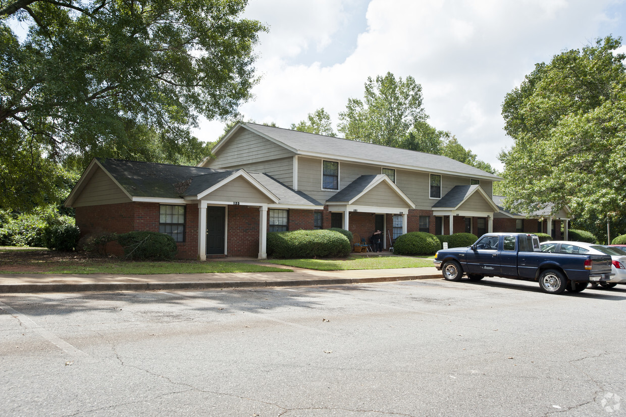 Building Photo - South Oak Apartments