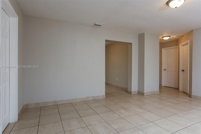 Building Photo - 731 NW 175th Dr
