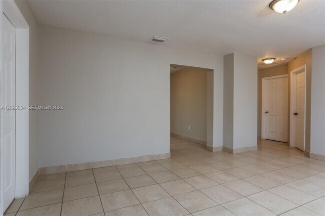 Foto del edificio - 731 NW 175th Dr