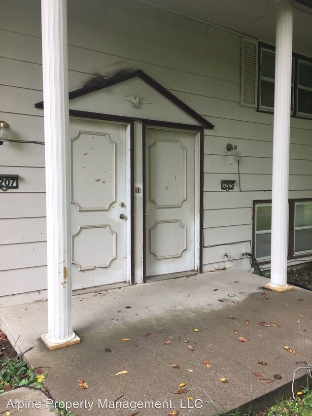 Primary Photo - 3205 N Wayland Ave