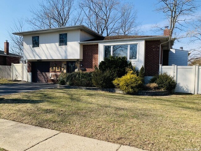 Building Photo - 597 Plainview Rd