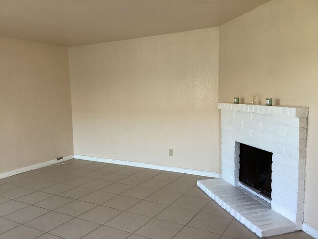 Building Photo - 2bd, 2bath Unit!