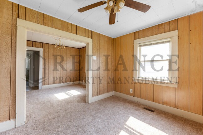 Building Photo - 601 SE 5th St