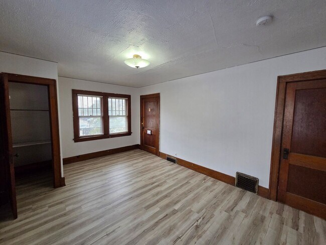 Foto del edificio - 2216 Merner Ave