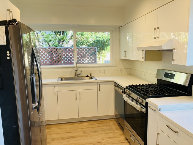 Building Photo - 15025 Leadwell St