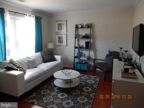 Building Photo - 6054 Old Landing Way