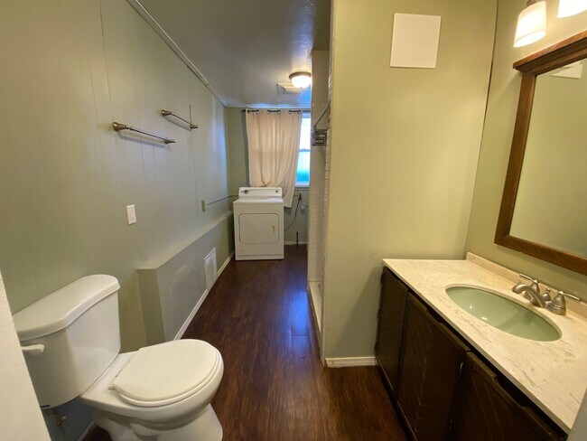 Foto del edificio - 421 Allyn St