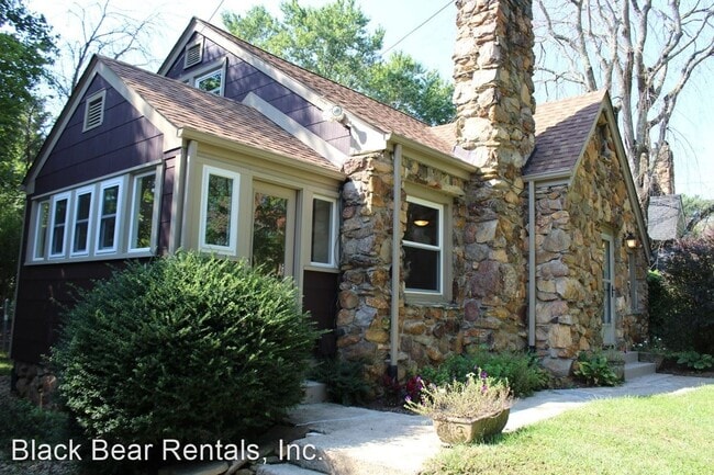 Building Photo - 3 br, 2 bath House - 664 Lakeshore Drive