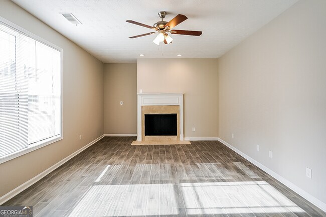 Building Photo - 128 Parkway Dr