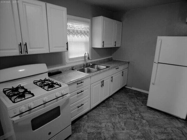 Foto del edificio - Cozy 1 bedroom and 1 bath ranch home located off 23rd St & S Arlington Ave in Independence.