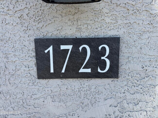 Building Photo - 1723 W Sombra Ave