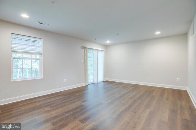 Building Photo - 3653 Duckhorn Way