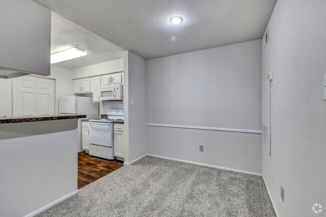 1BR, 1BA - 639SF - Dining Room - MAA Cypresswood