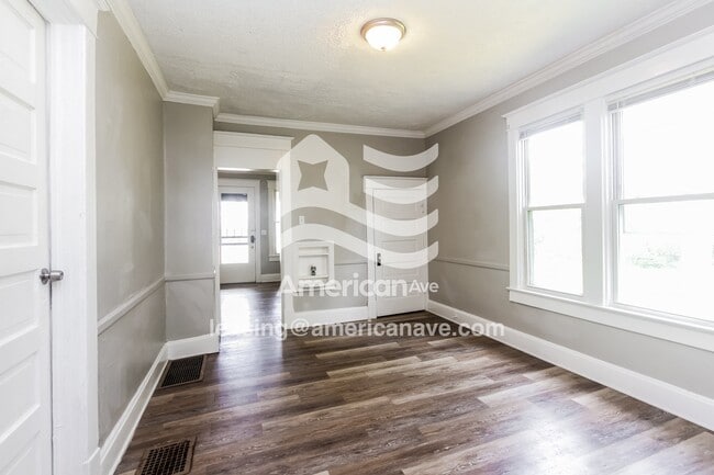 Building Photo - 1055 W 33rd St