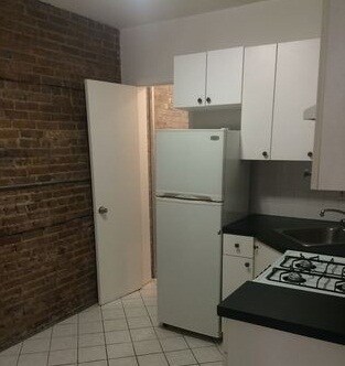 Building Photo - 471 W 47th St