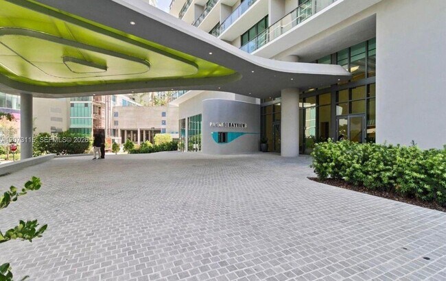 Foto del edificio - 501 NE 31st St