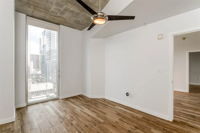 Foto del edificio - 360 Nueces St