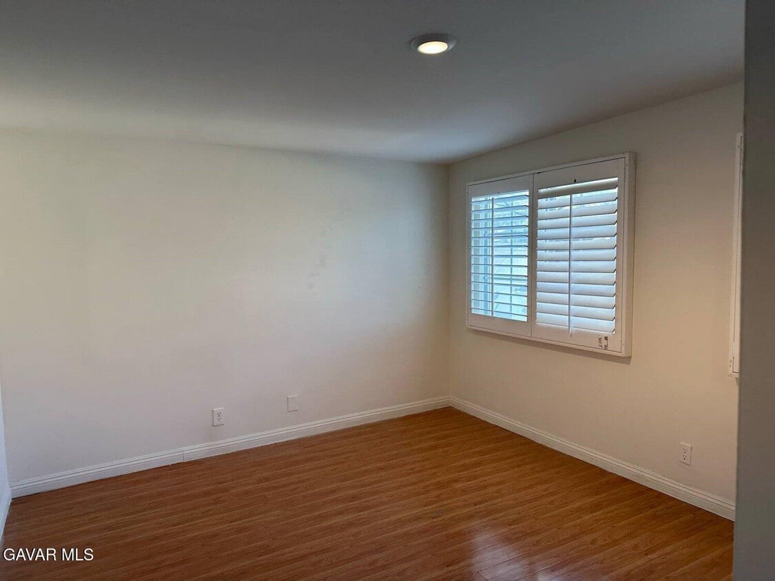 Building Photo - 5 E Forest Ave