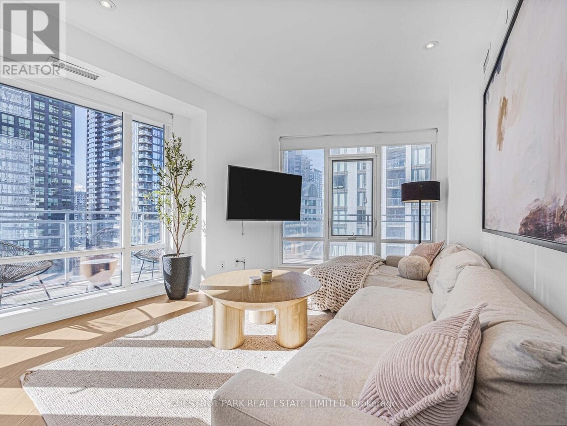 Primary Photo - 21 Widmer St