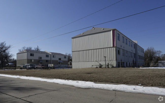 Building Photo - 1725 1/2 N Kansas St