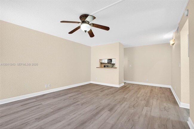 Foto del edificio - 1028 Twin Lakes Dr