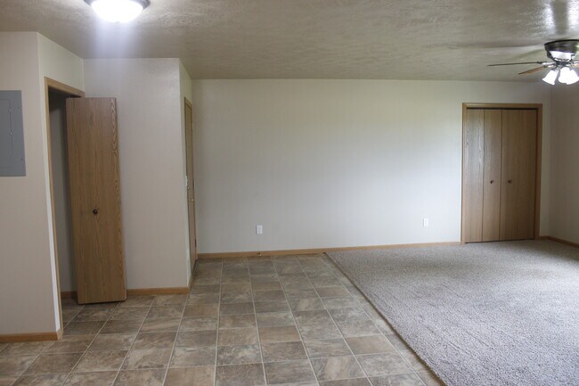 Livingroom - 307 N Broadway St