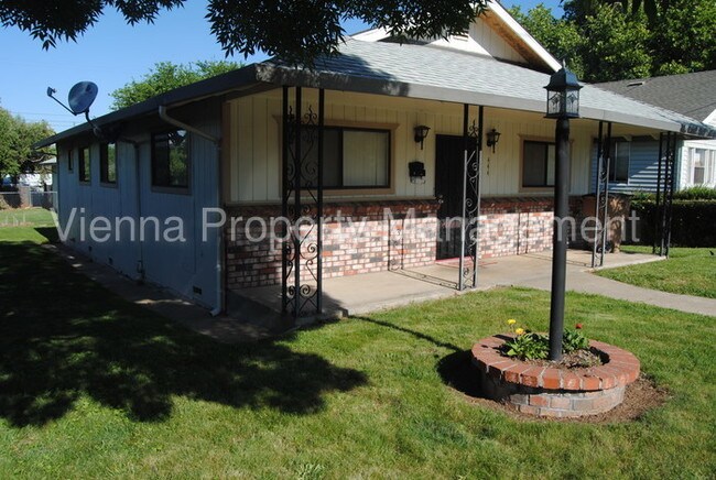 Building Photo - 444 L St