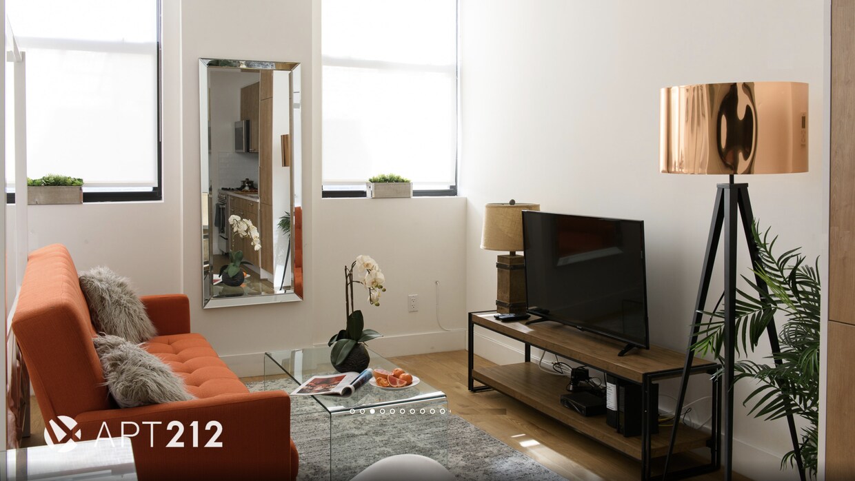 Foto principal - 517 W 45th St