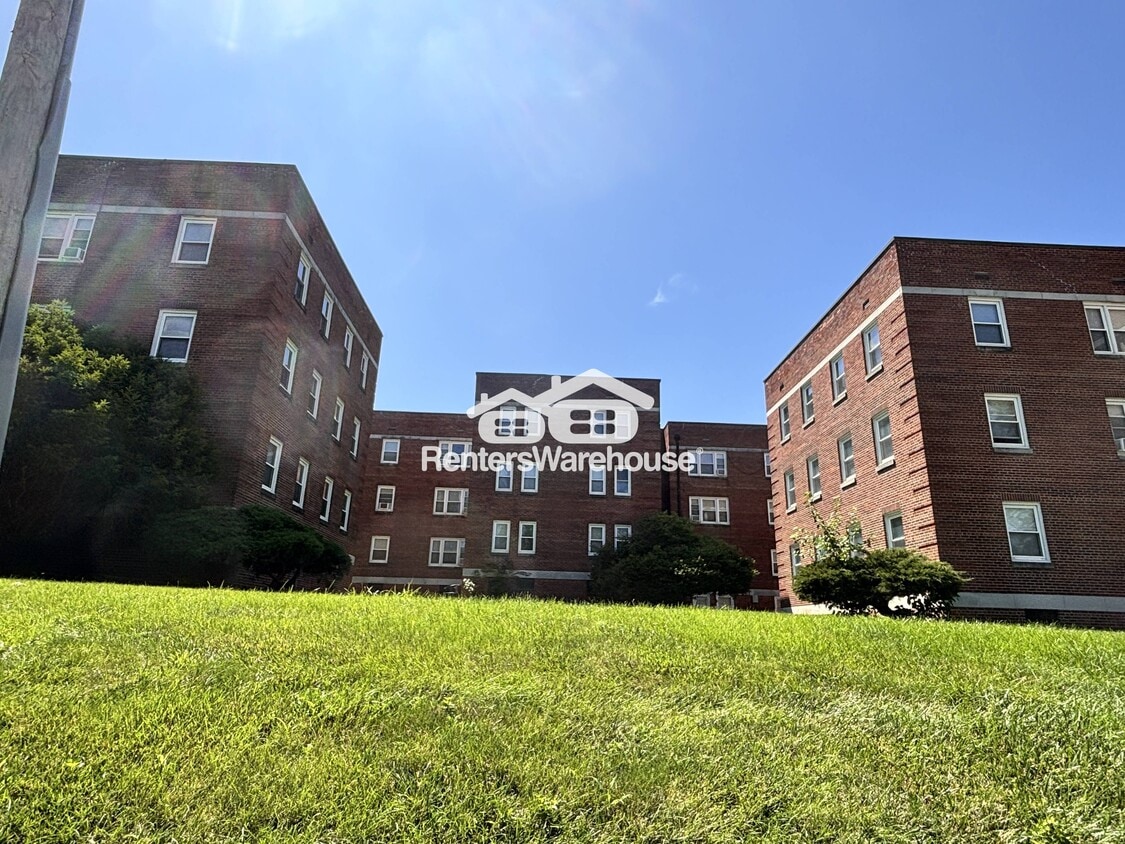 Building Photo - 4200 Grand Ave