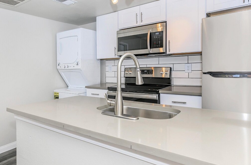 Tides on McDowell Apartments in Phoenix, AZ