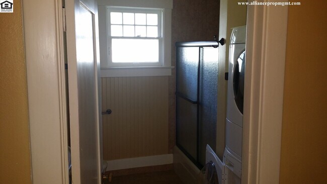 Foto del edificio - South 16th Beautiful Craftsman Style Apartment Close to MSU