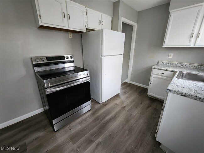 Foto del edificio - 21170 Fuller Ave