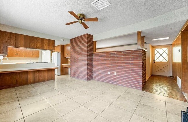 Foto del edificio - 1300 Oak Ave