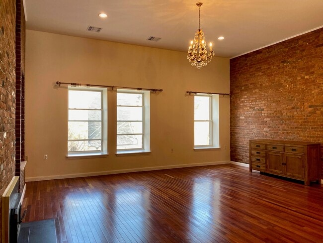 Building Photo - 104 W 123rd St