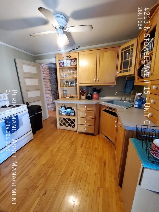 Foto del edificio - Cozy 2BD/1.5BA Shorewood Triplex