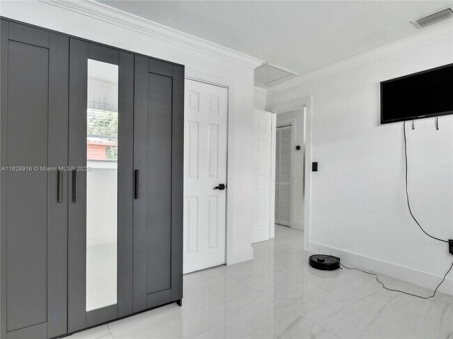 Foto del edificio - 6053 SW 63rd Terrace