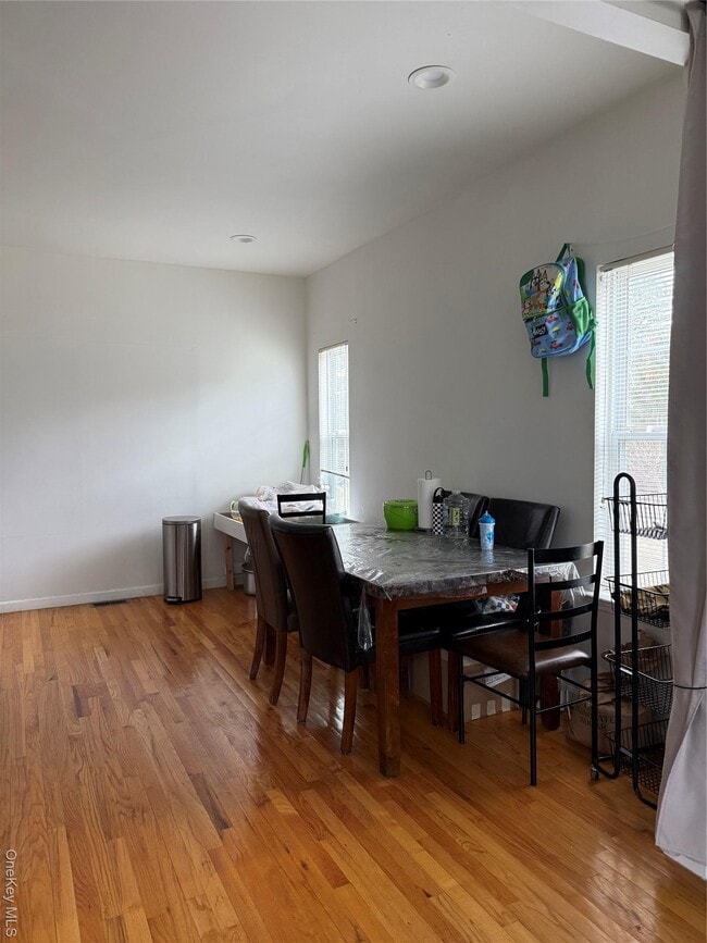 Building Photo - 6 Taylor Ln