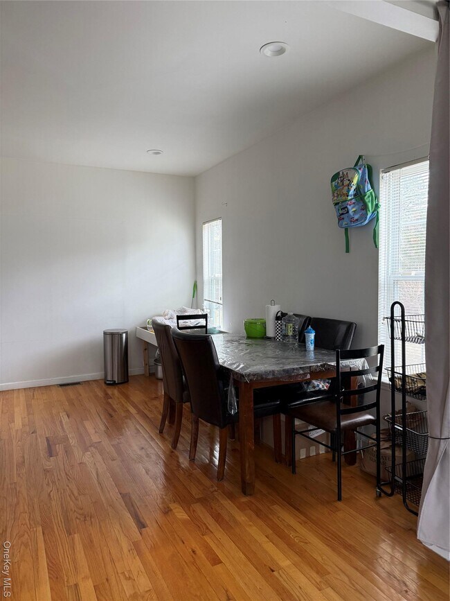 Foto del edificio - 6 Taylor Ln