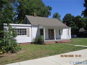 Building Photo - 403 Maple St