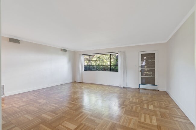 Building Photo - 5146 Village Grn