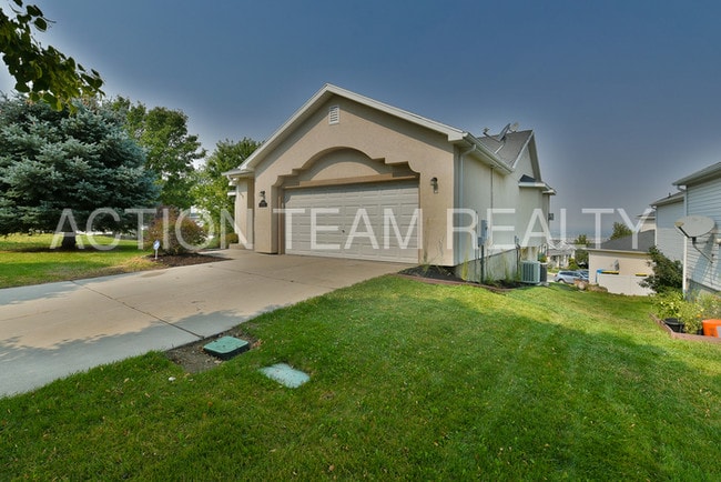 Building Photo - 14390 S Lapis Dr