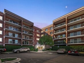 Building Photo - 5360 N Lowell Ave