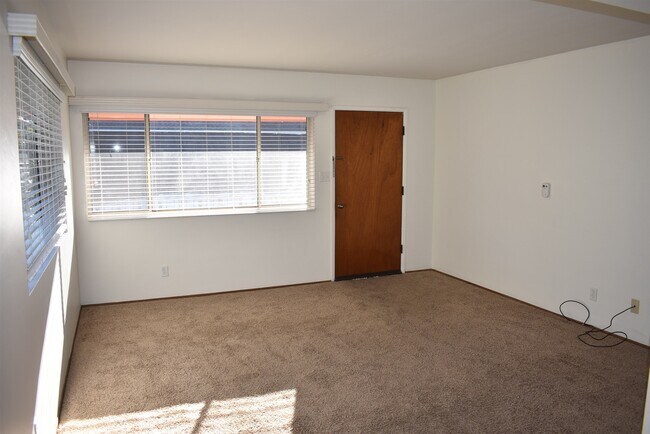 Building Photo - 830 C Ave