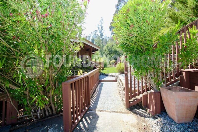 Foto del edificio - 817 Ridge View Dr.