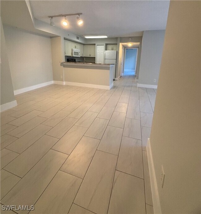 Foto del edificio - 1230 Wildwood Lakes Blvd