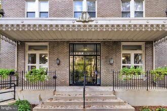 Building Photo - 1308 Clifton St NW