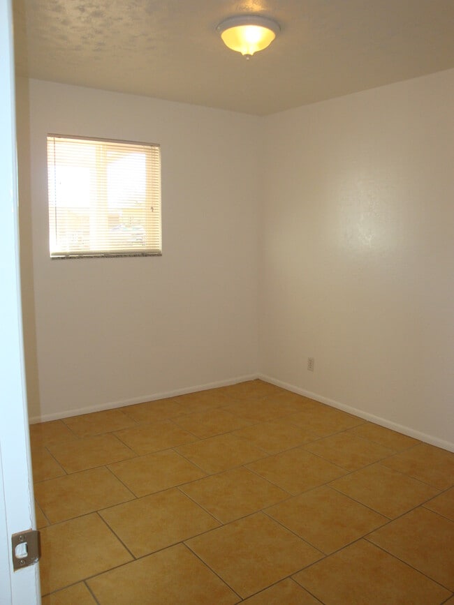 Building Photo - 510 N Ironwood Dr