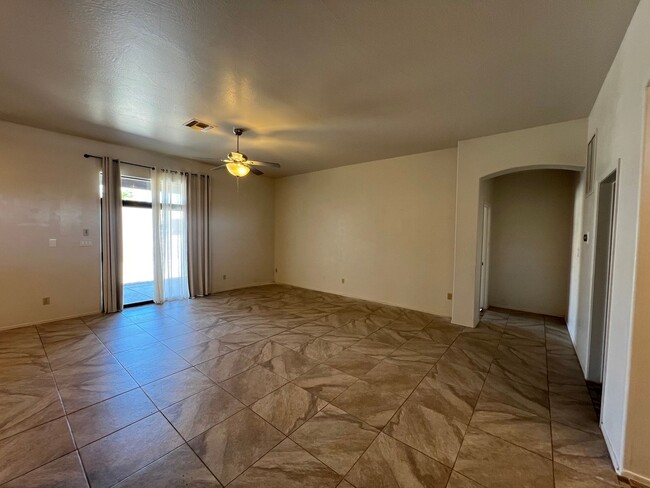 Building Photo - 3 BEDROOM HOME IN PICACHO!