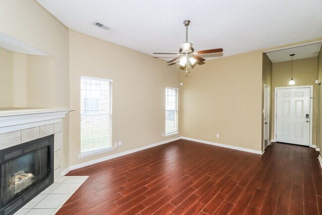 Foto del edificio - 2753 Virginia Woods Pl