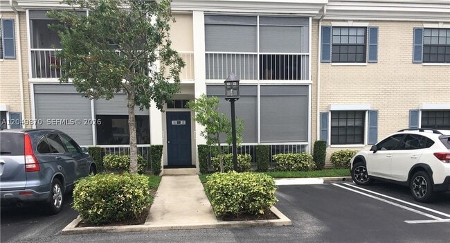 Building Photo - 110 Cypress Club Dr